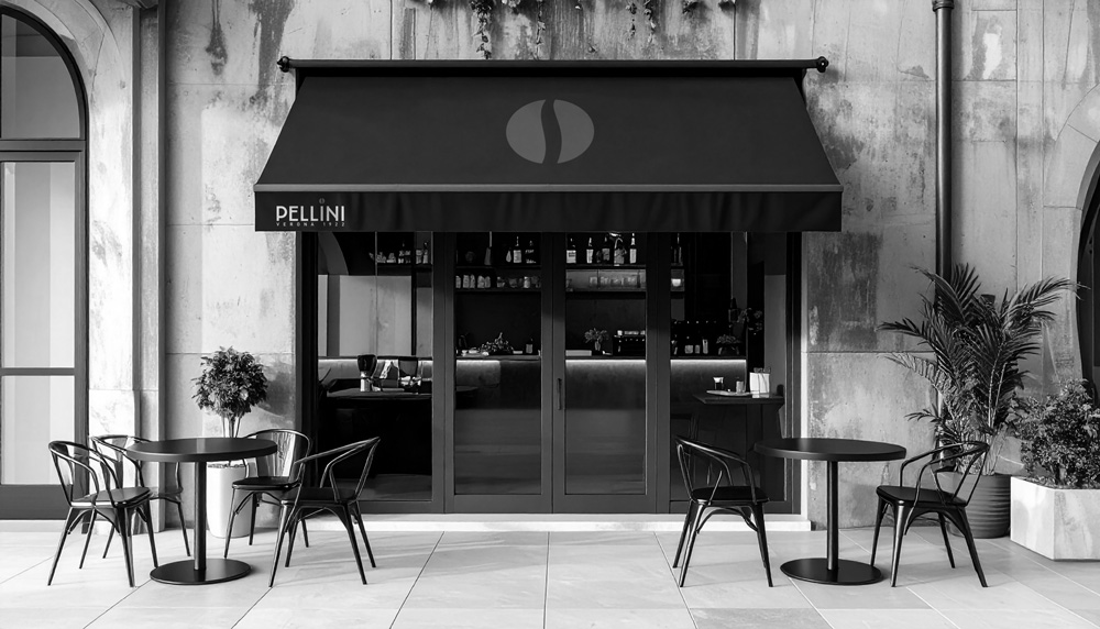Tenda Pellini Ingresso di un bar con tenda brandizzata Pellini
