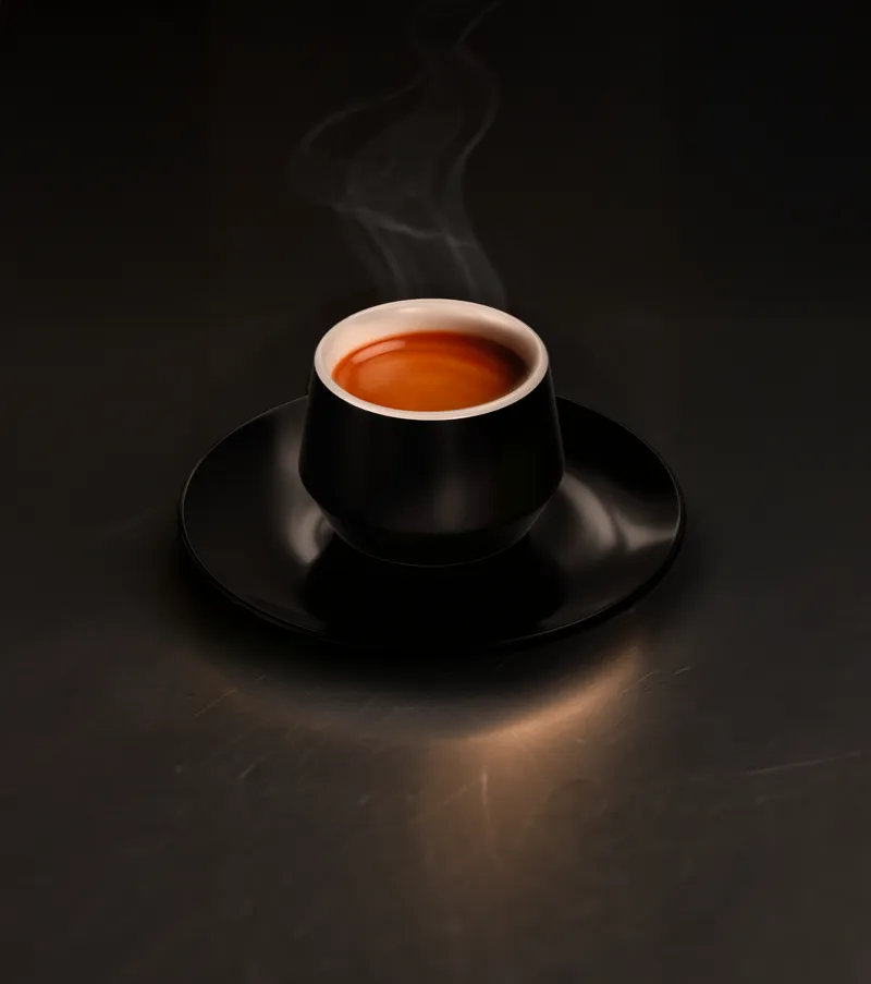 Tazzina di caffè nera su tavolo nero